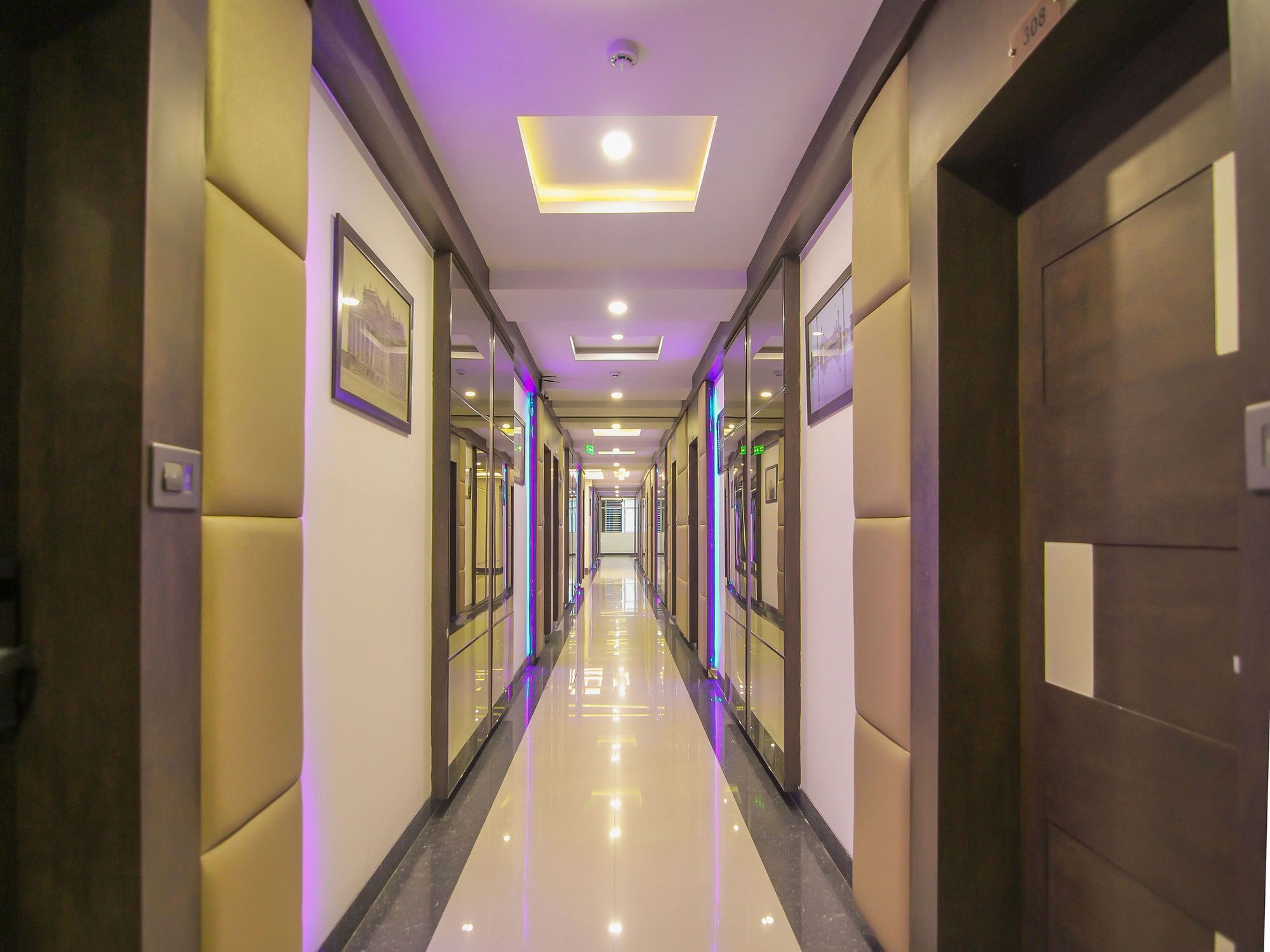 Hotel Moments Lucknow